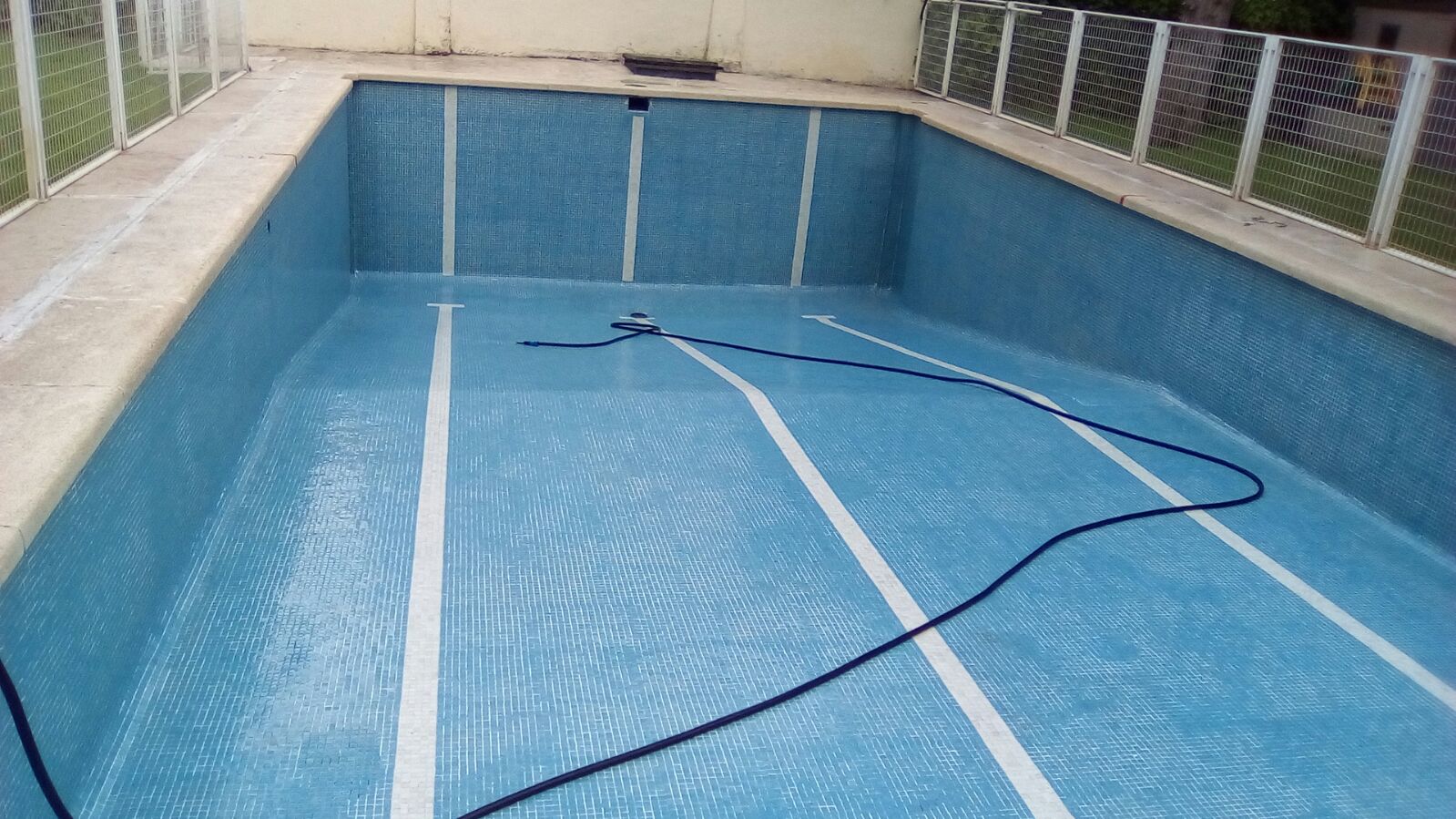 Misma piscina ya limpia y lista para llenar