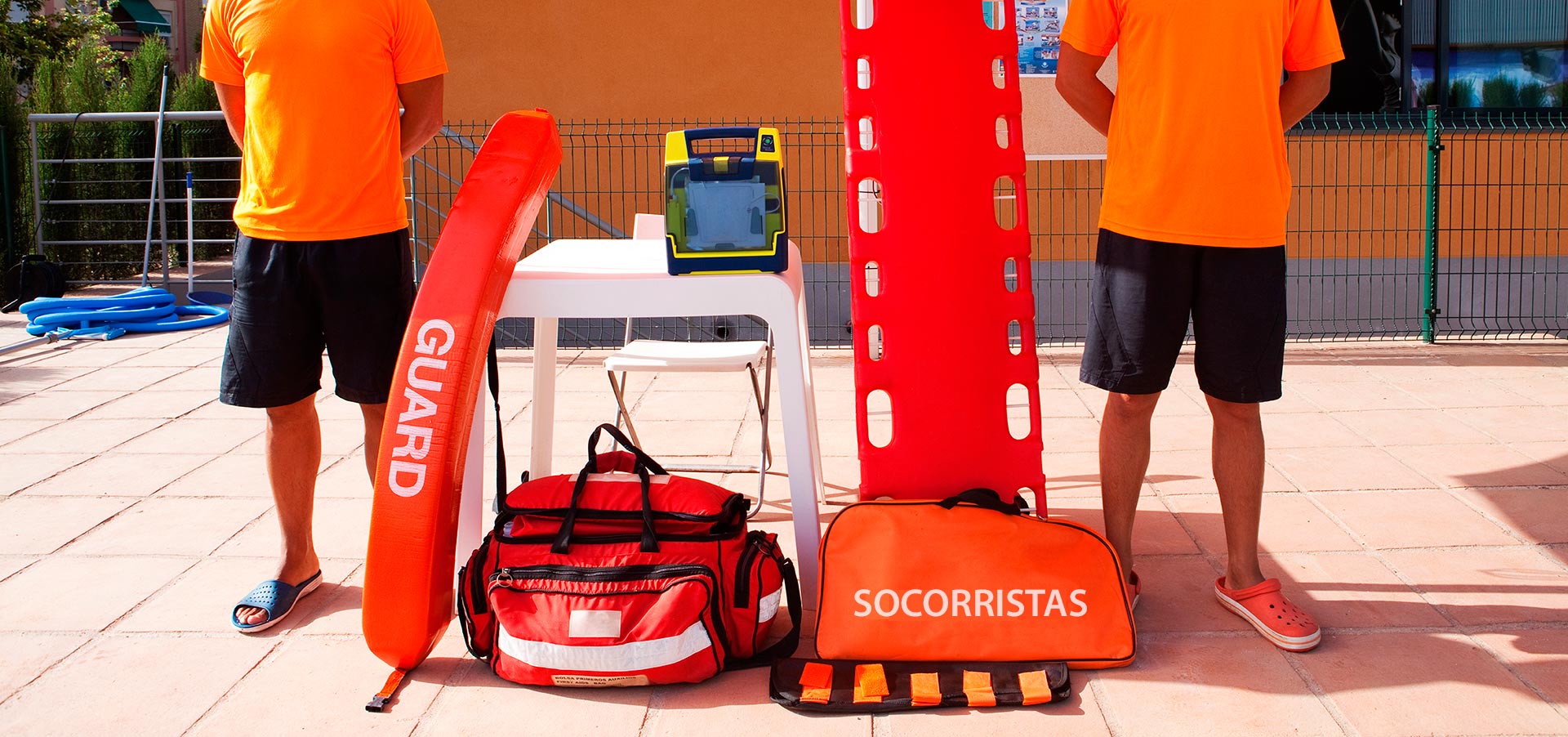 Socorristas con equipo profesional Piscisol